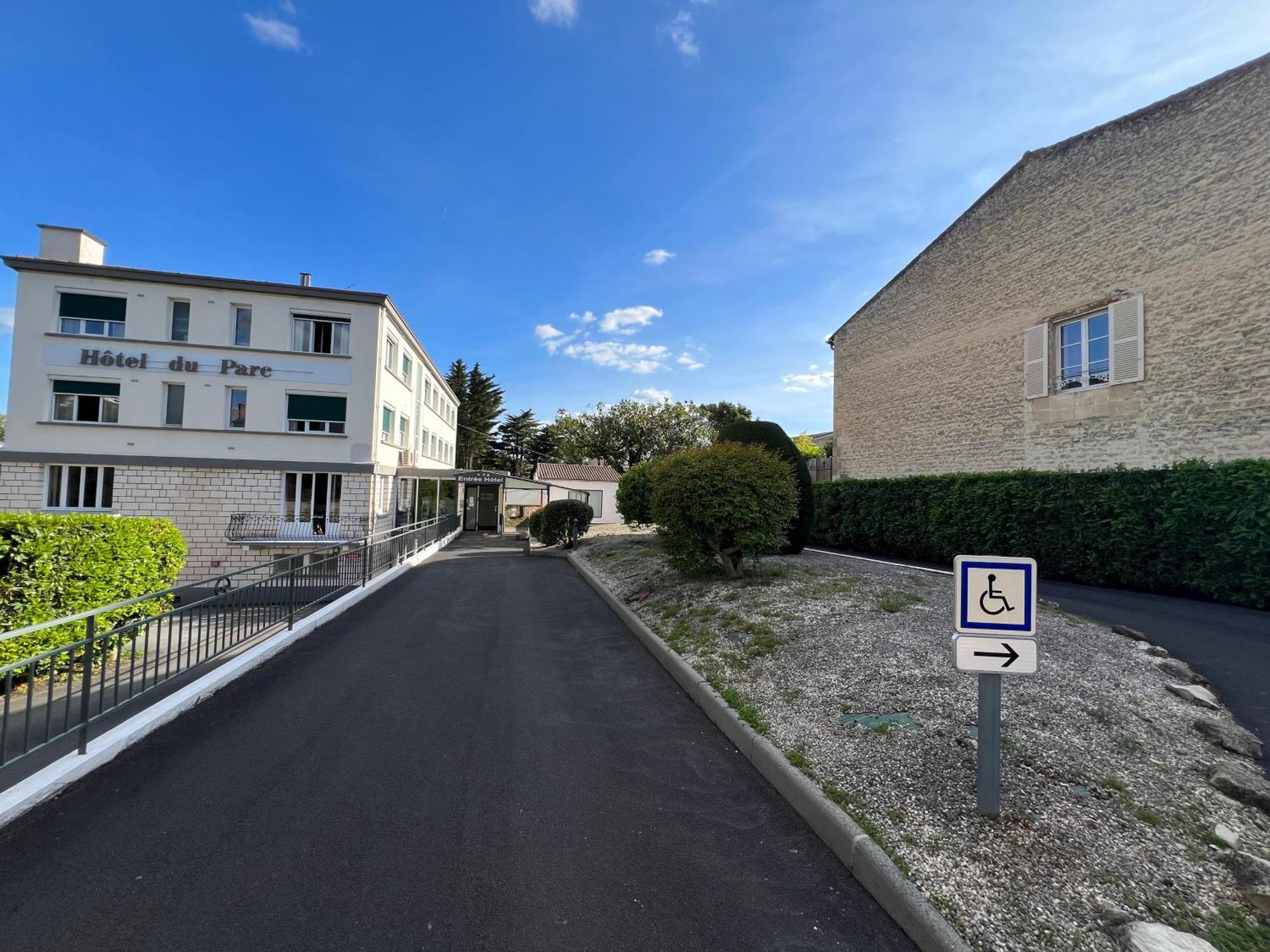 Brit Hotel Du Parc Niort Centre-Parking Gratuit Ngoại thất bức ảnh