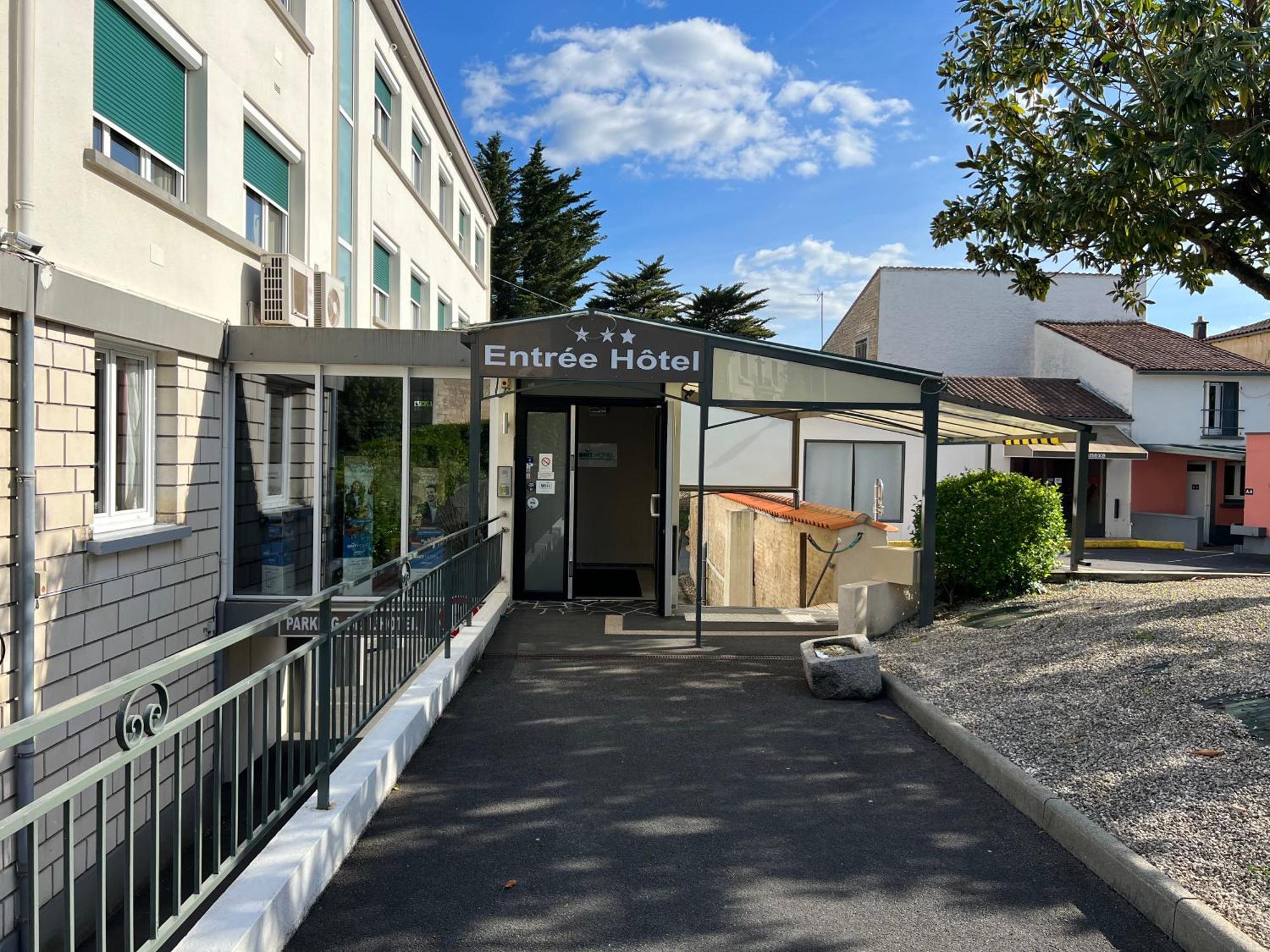 Brit Hotel Du Parc Niort Centre-Parking Gratuit Ngoại thất bức ảnh