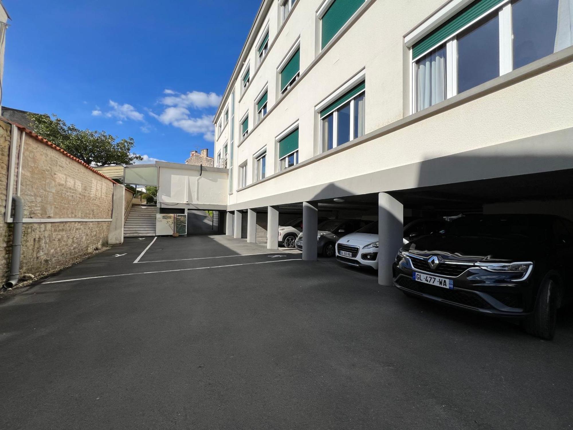 Brit Hotel Du Parc Niort Centre-Parking Gratuit Ngoại thất bức ảnh