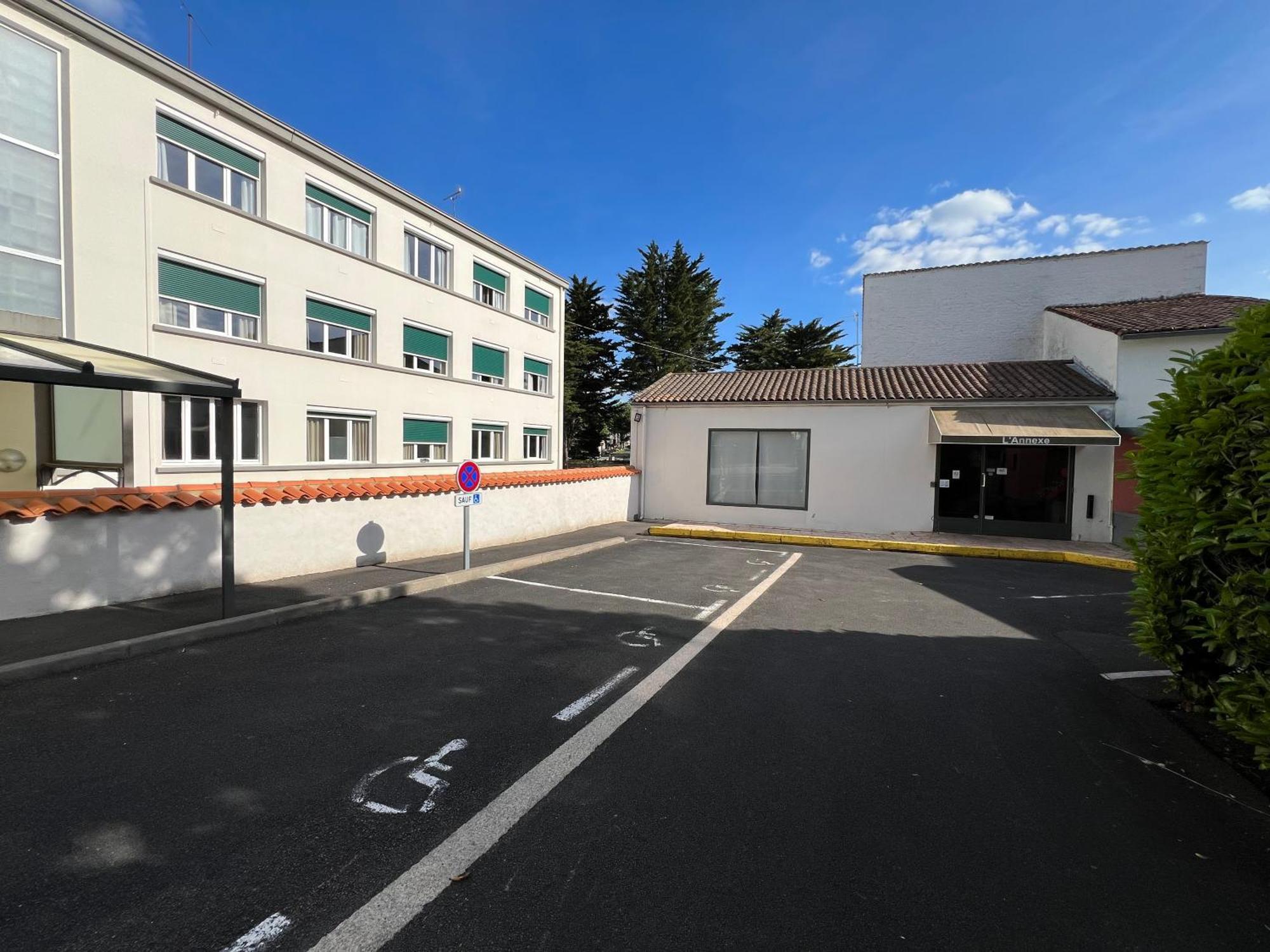 Brit Hotel Du Parc Niort Centre-Parking Gratuit Ngoại thất bức ảnh