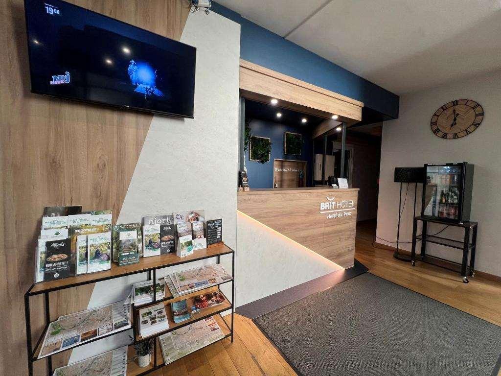 Brit Hotel Du Parc Niort Centre-Parking Gratuit Nội địa bức ảnh