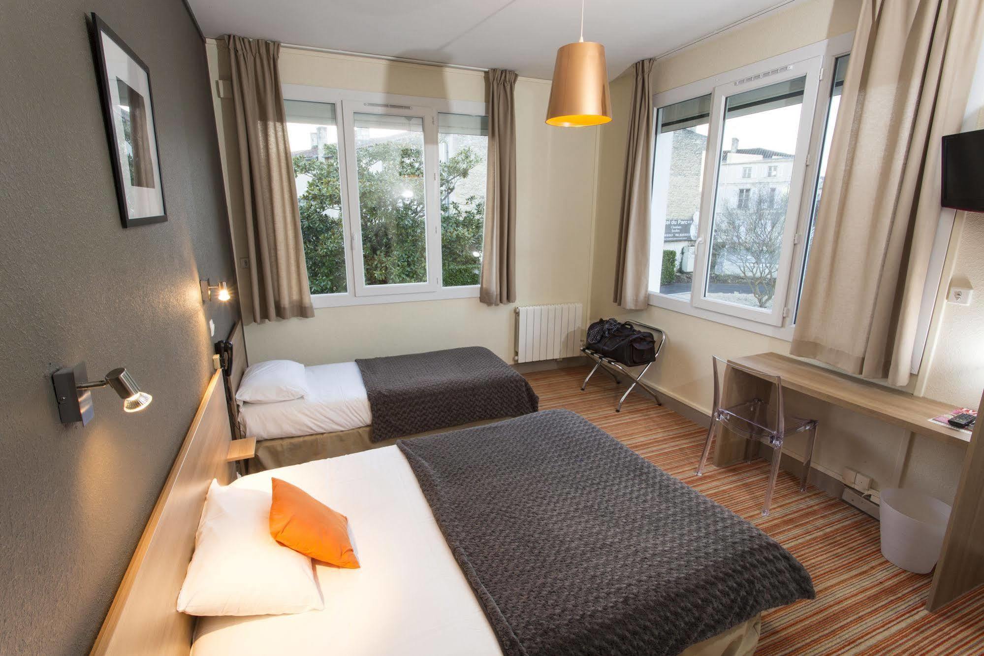 Brit Hotel Du Parc Niort Centre-Parking Gratuit Ngoại thất bức ảnh